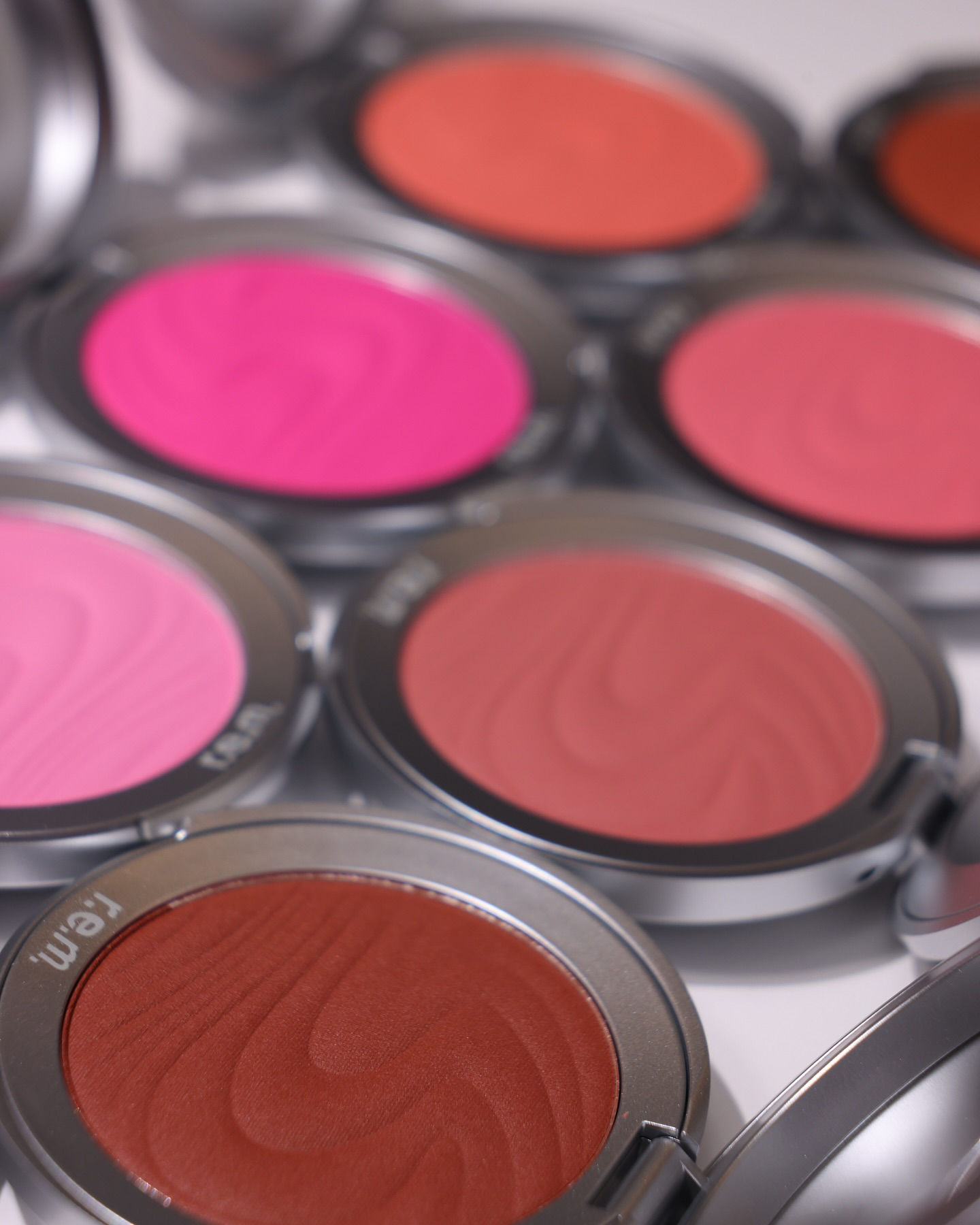 R.E.M. BEAUTY - HYPERNOVA SATIN MATTE BLUSH