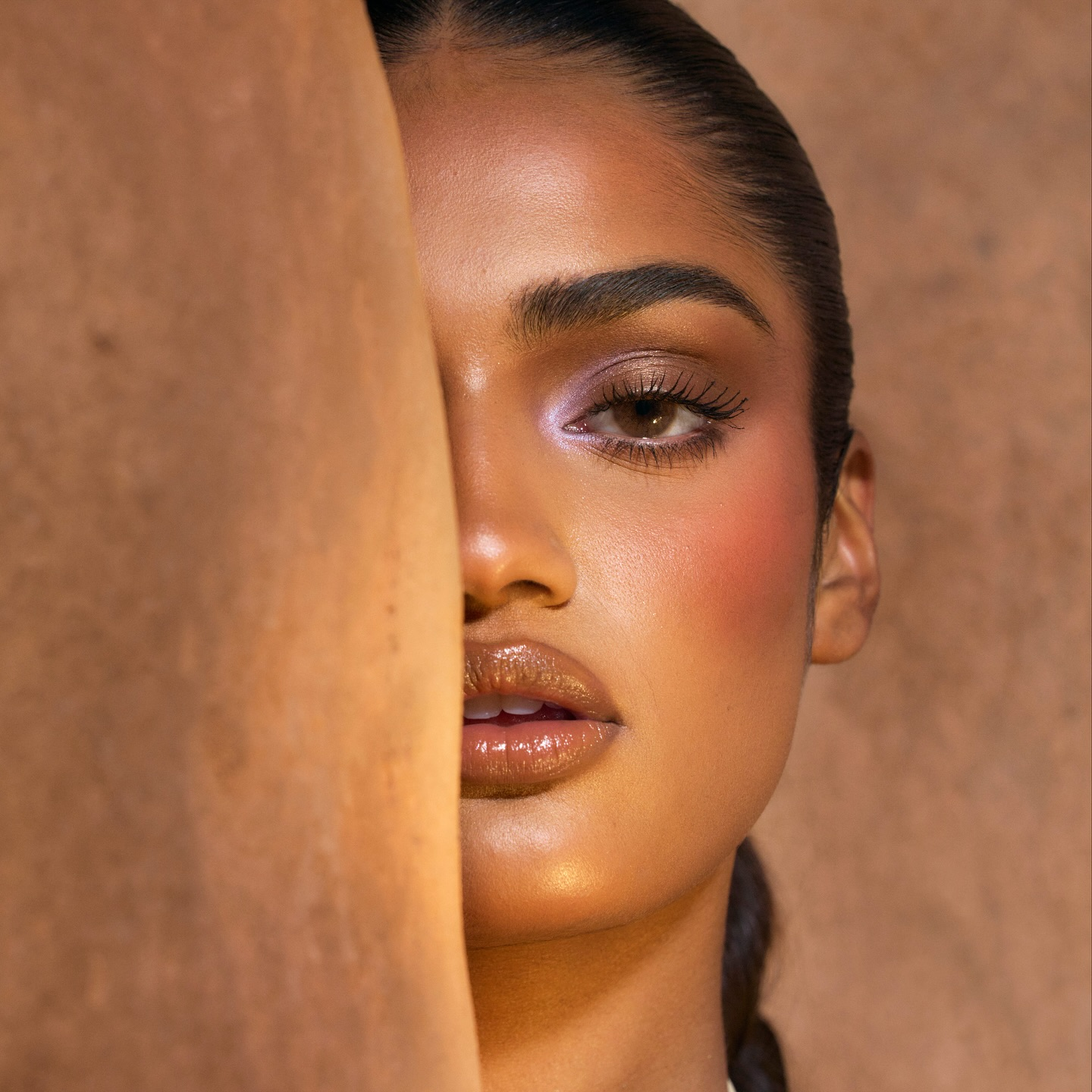 R.E.M. BEAUTY - HYPERNOVA SATIN MATTE BLUSH