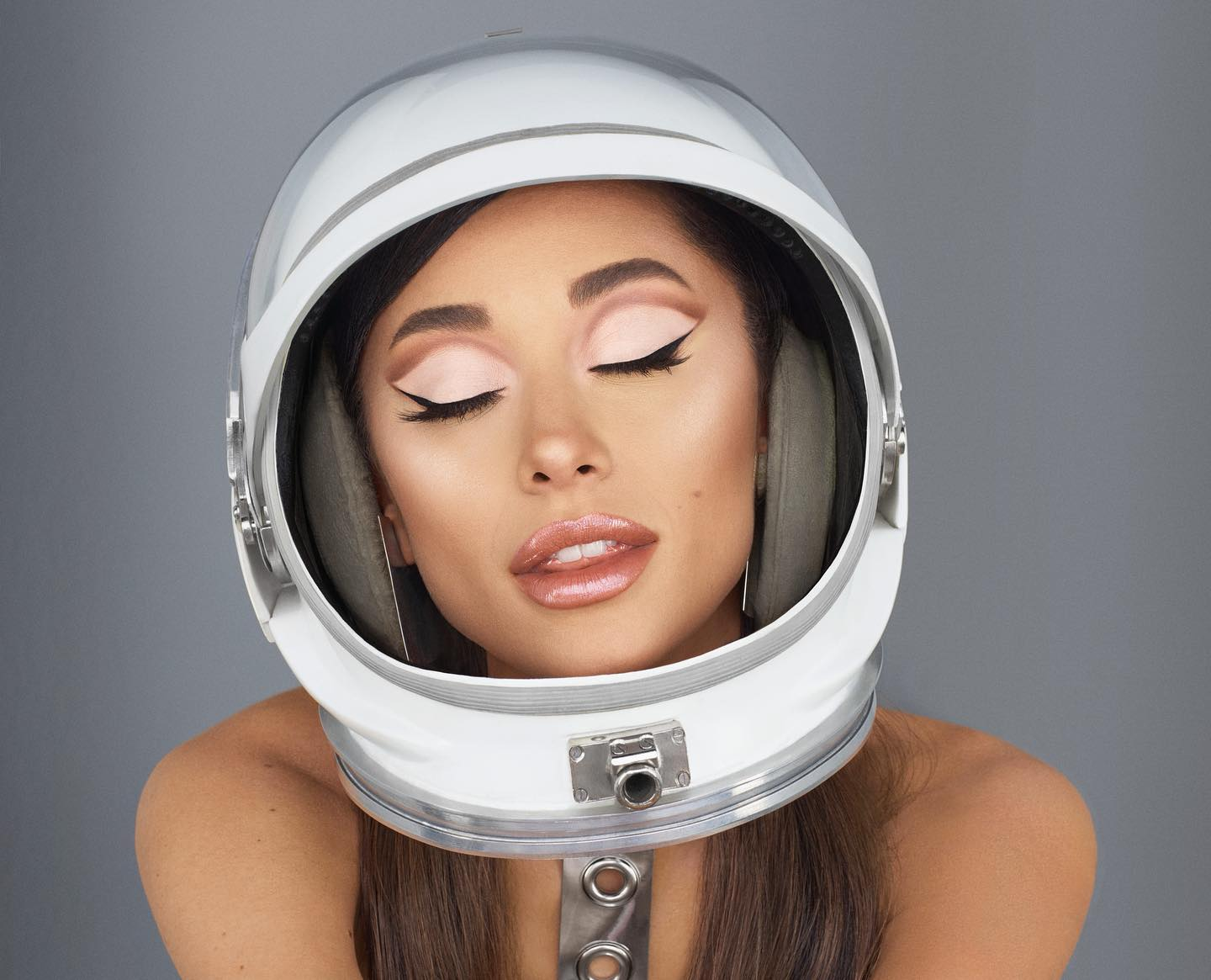 R.E.M. BEAUTY - ECLIPSE BLUSH & LIP STICK