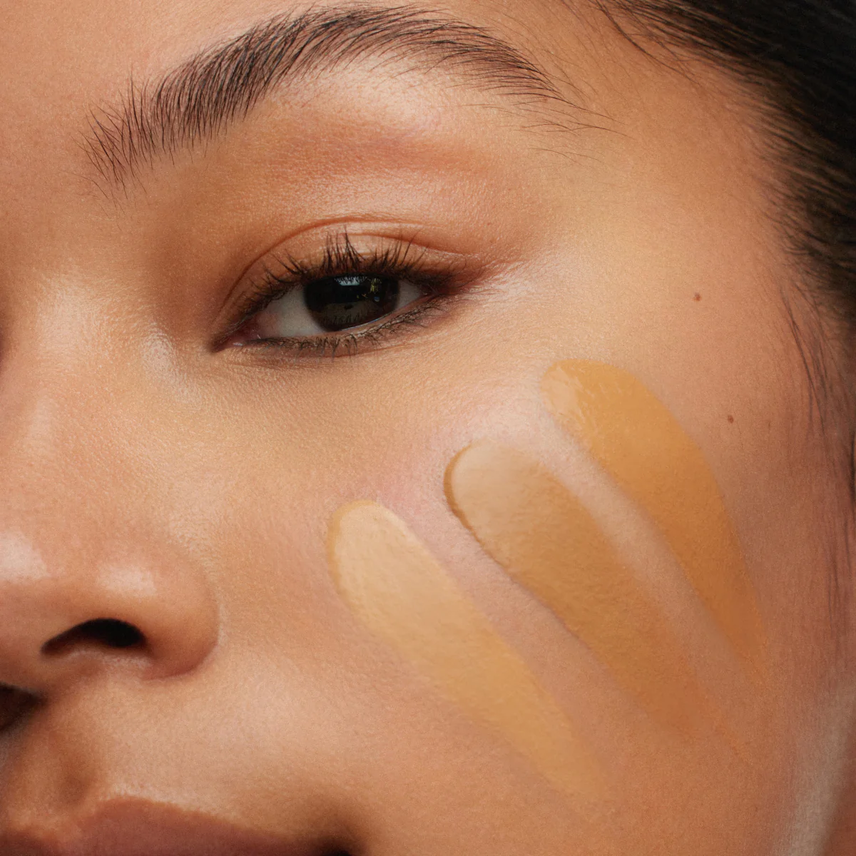 R.E.M. BEAUTY - SWEETENER FOUNDATION