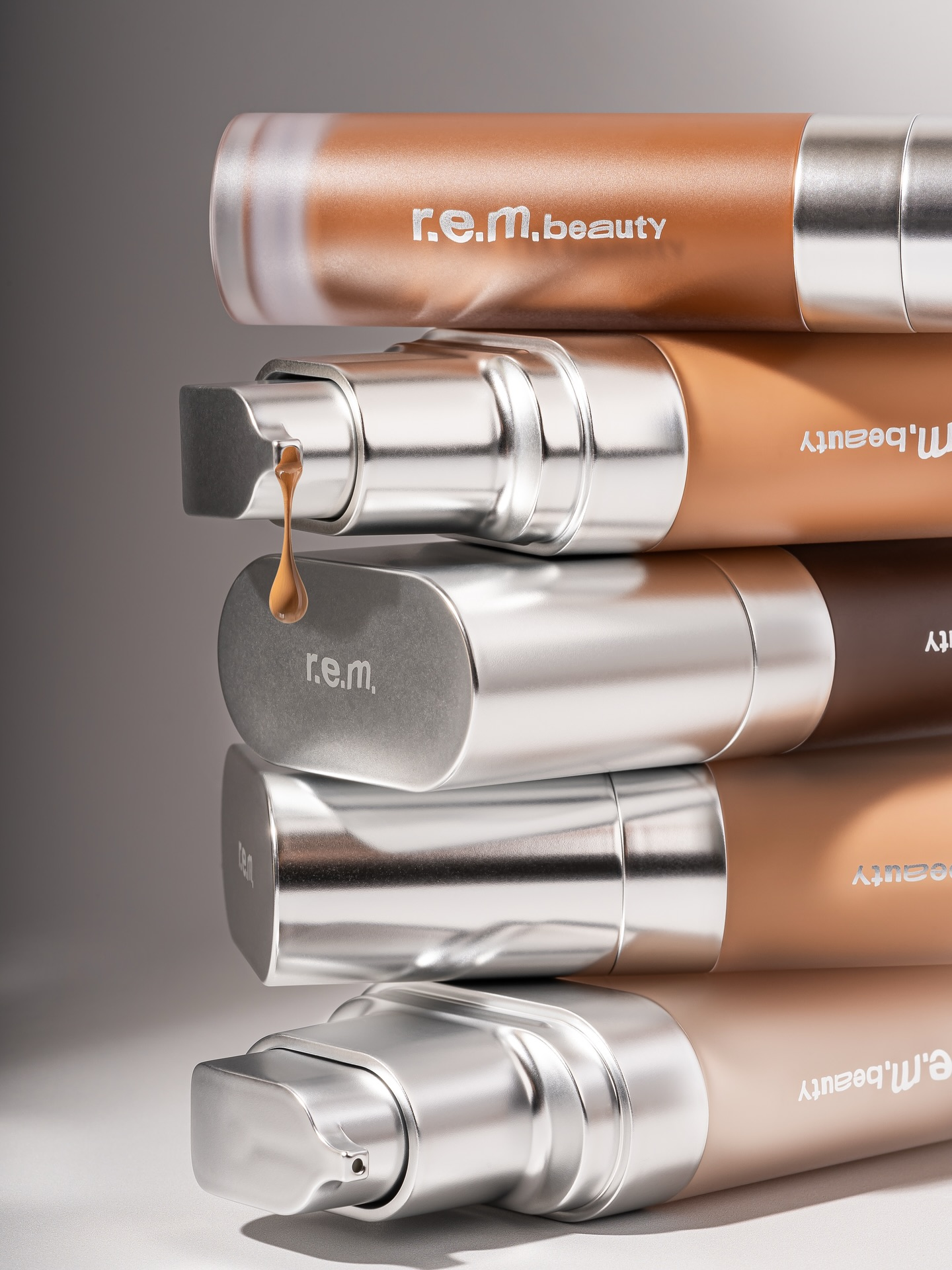 R.E.M. BEAUTY - SWEETENER FOUNDATION