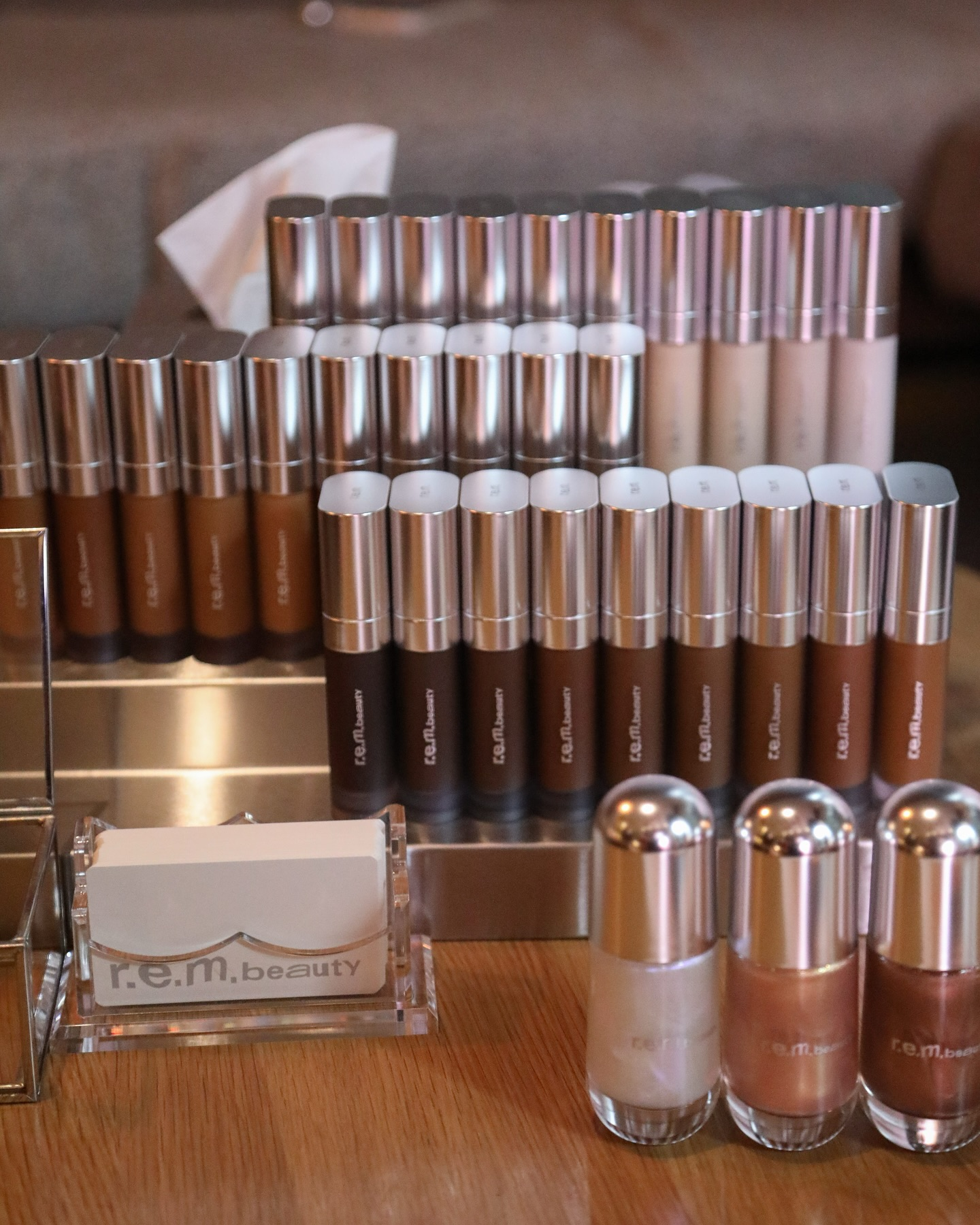 R.E.M. BEAUTY - SWEETENER FOUNDATION