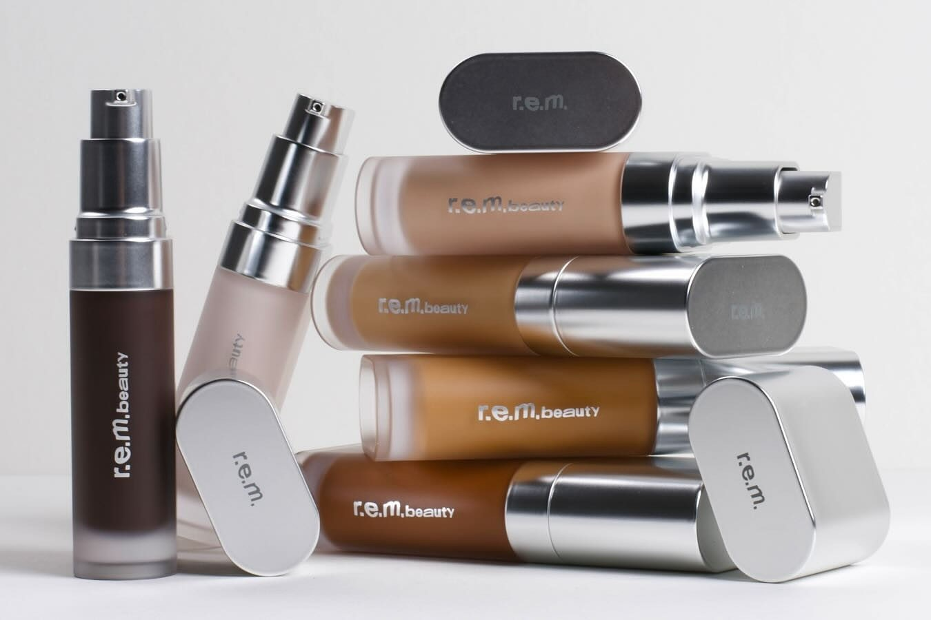 R.E.M. BEAUTY - SWEETENER FOUNDATION