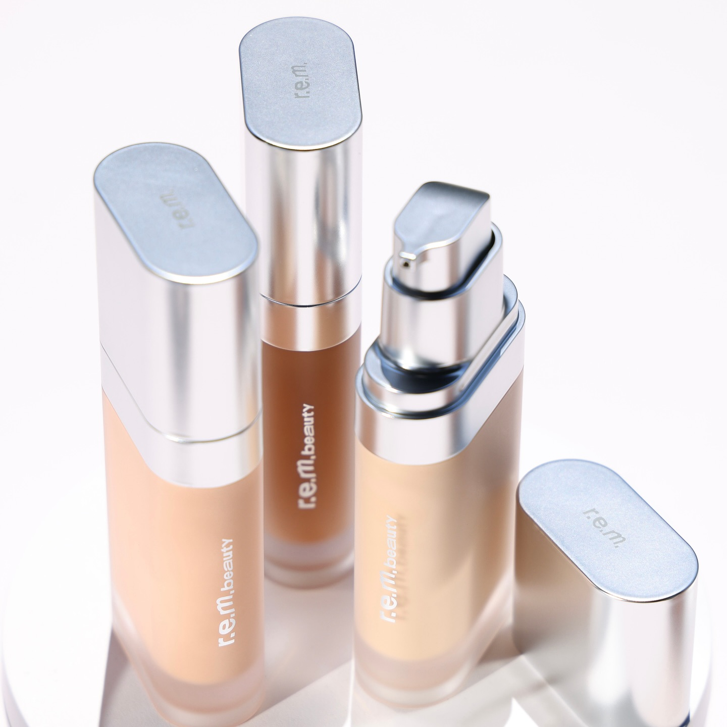 R.E.M. BEAUTY - SWEETENER FOUNDATION