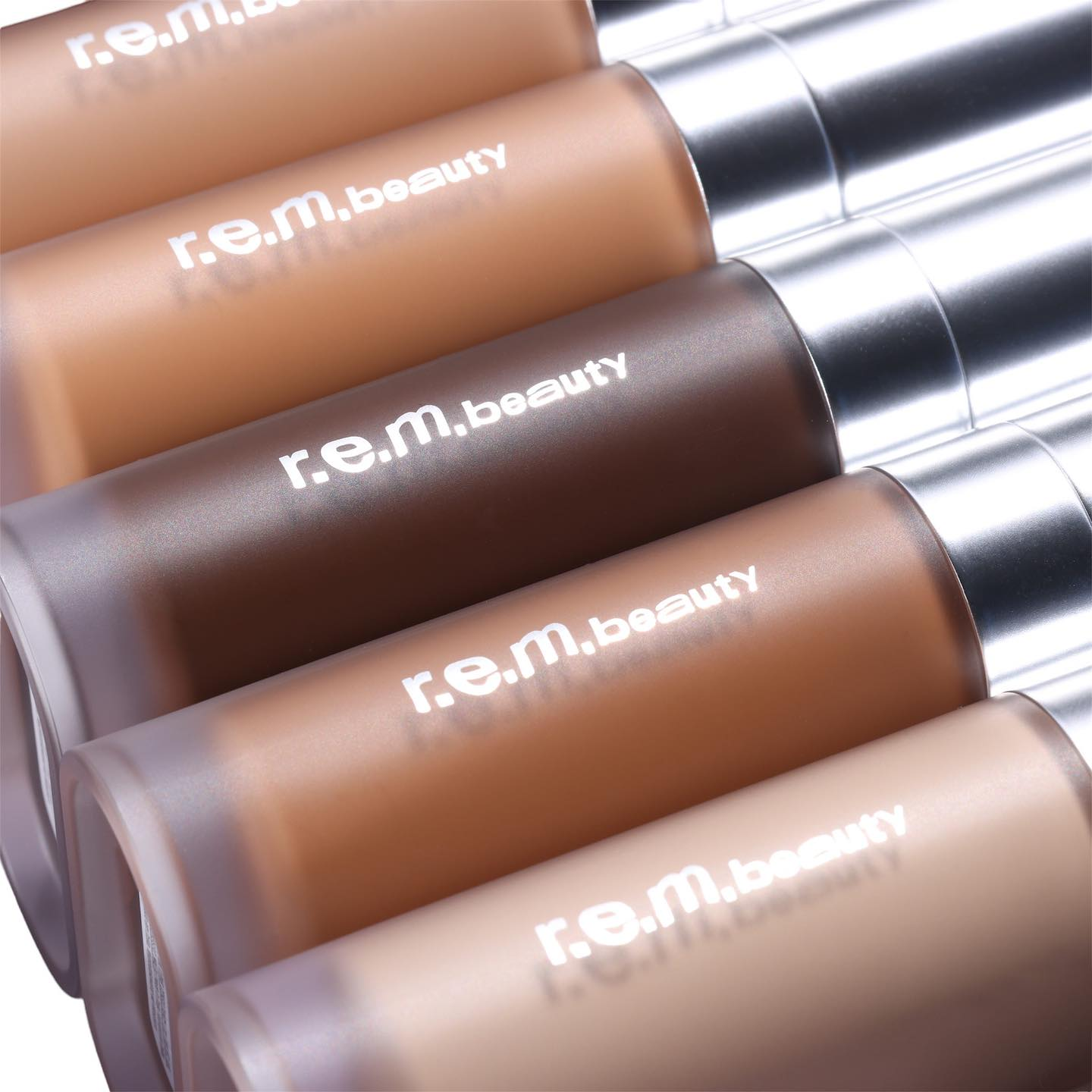 R.E.M. BEAUTY - SWEETENER FOUNDATION