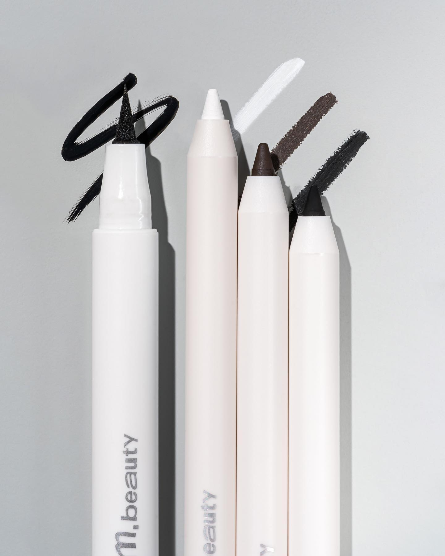 R.E.M. BEAUTY - AT THE BORDERLINE KOHL EYELINER PENCIL