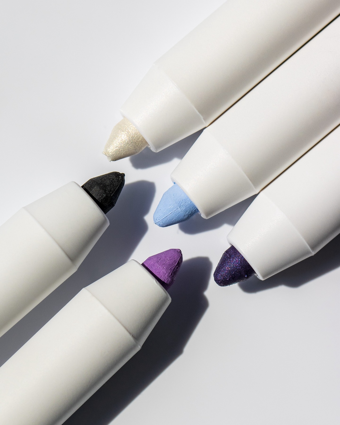 R.E.M. BEAUTY - AT THE BORDERLINE KOHL EYELINER PENCIL