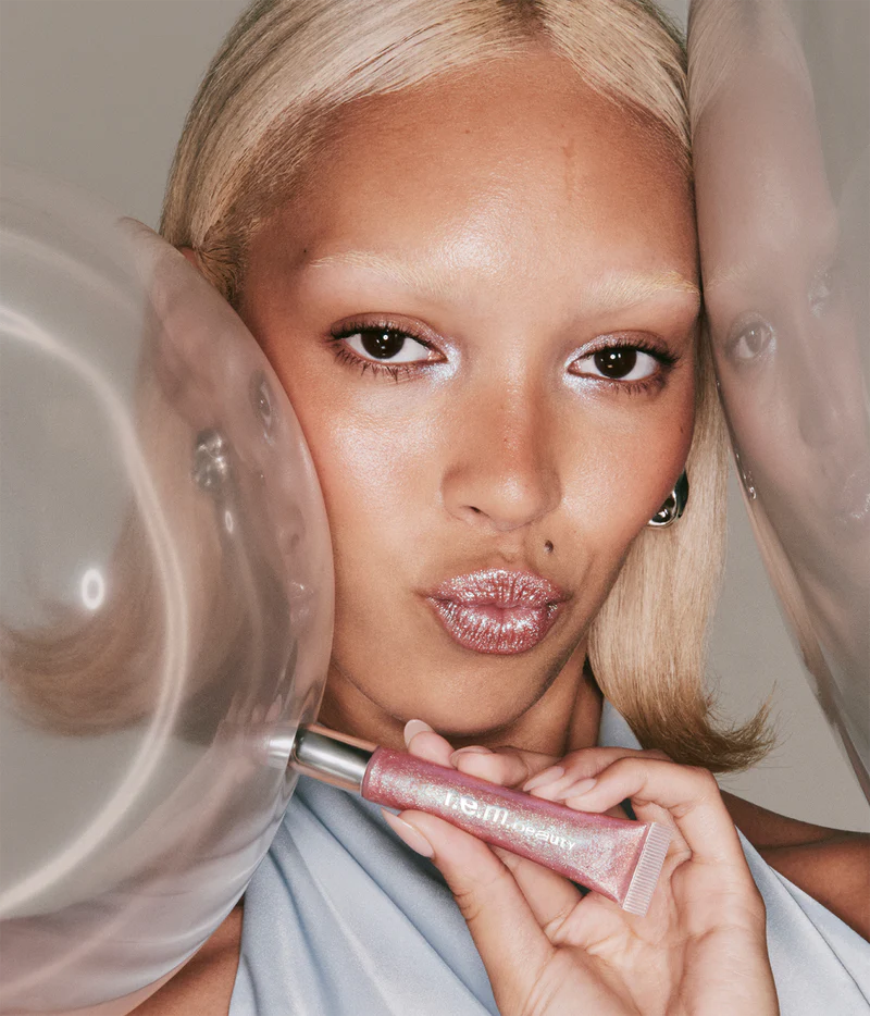 R.E.M. BEAUTY - ON YOUR COLLAR PLUMPING LIP GLOSS