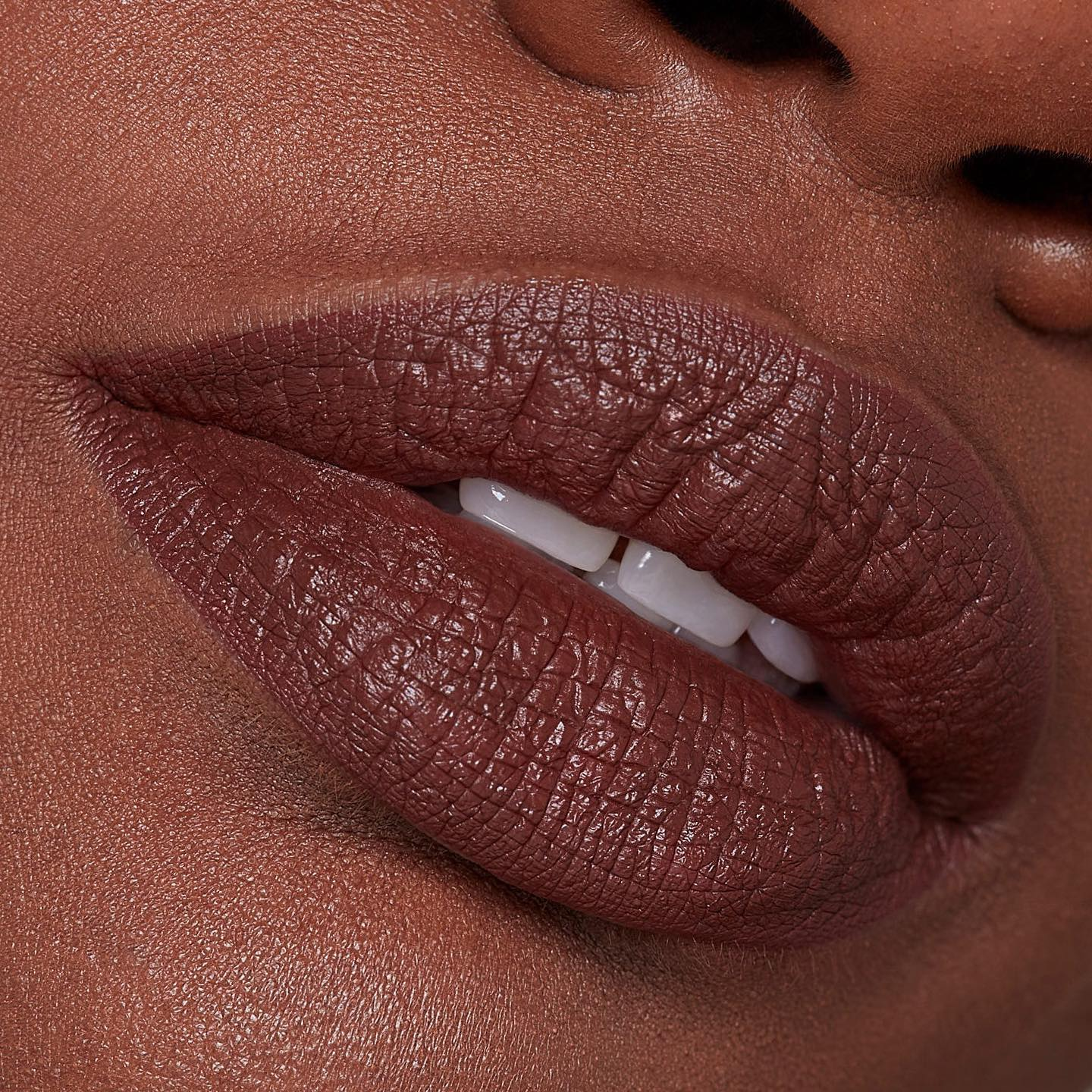 R.E.M. BEAUTY - ON YOUR COLLAR LIQUID LIPSTICK