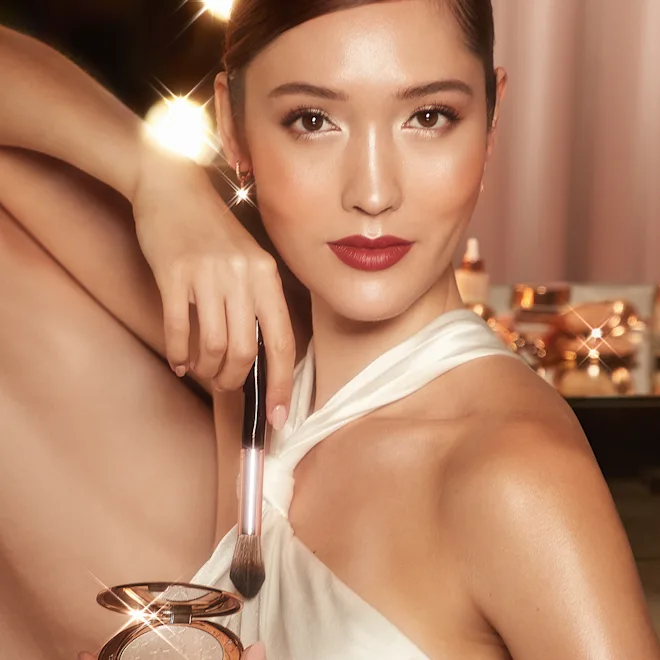 CHARLOTTE TILBURY - HOLLYWOOD GLOW GLIDE FACE ARCHITECT HIGHLIGHTER