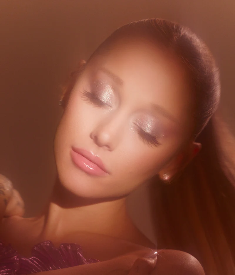 R.E.M. BEAUTY - STARLET LUSTROUS LIQUID EYESHADOW