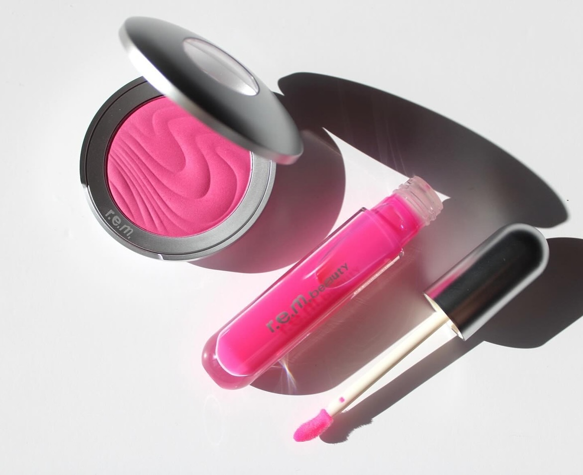 R.E.M. BEAUTY - HYPERNOVA SATIN MATTE BLUSH