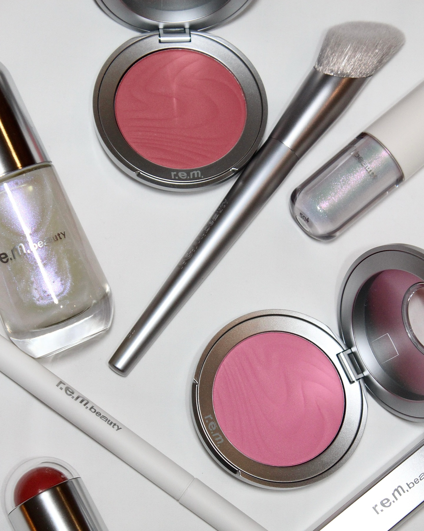 R.E.M. BEAUTY - HYPERNOVA SATIN MATTE BLUSH