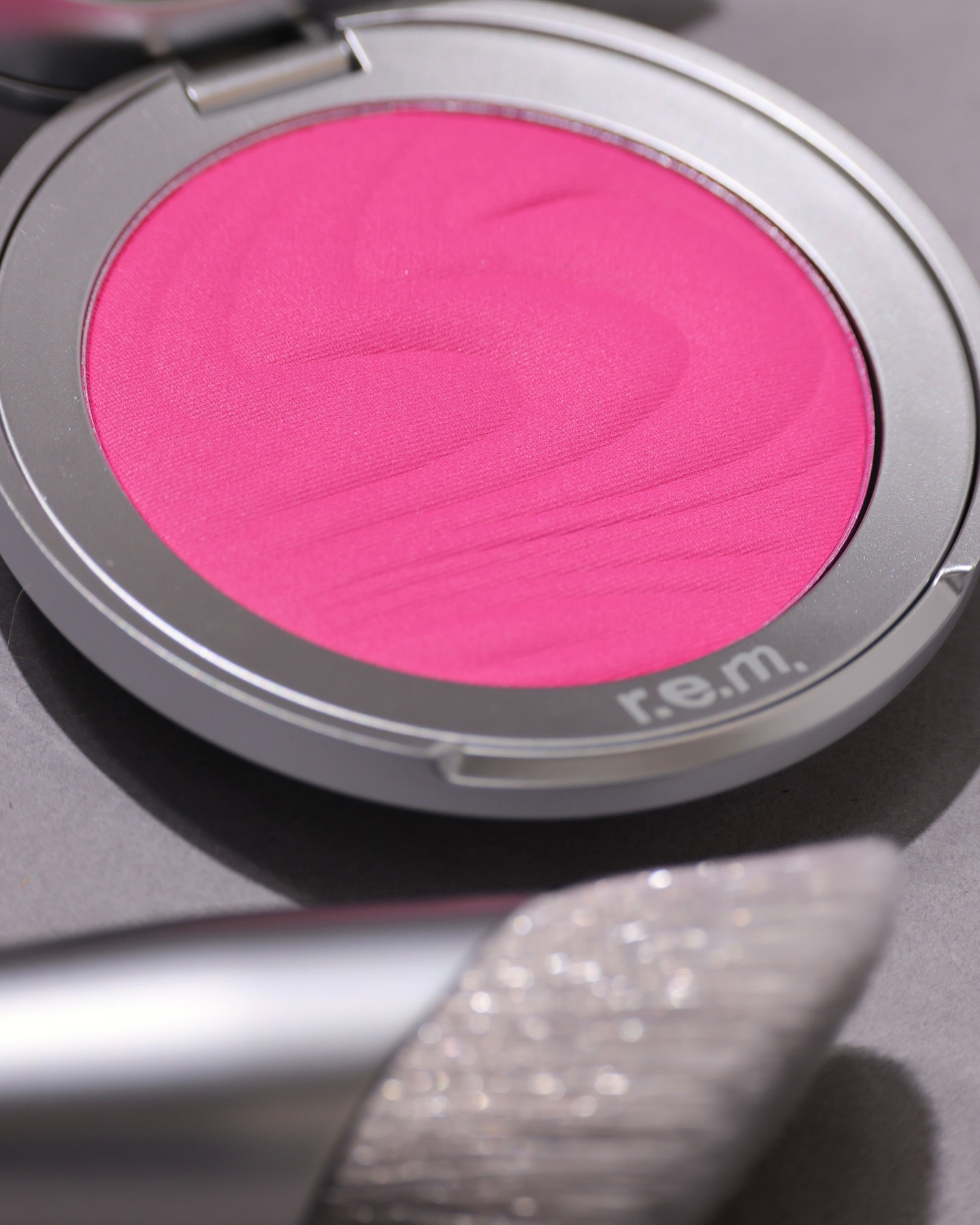 R.E.M. BEAUTY - HYPERNOVA SATIN MATTE BLUSH