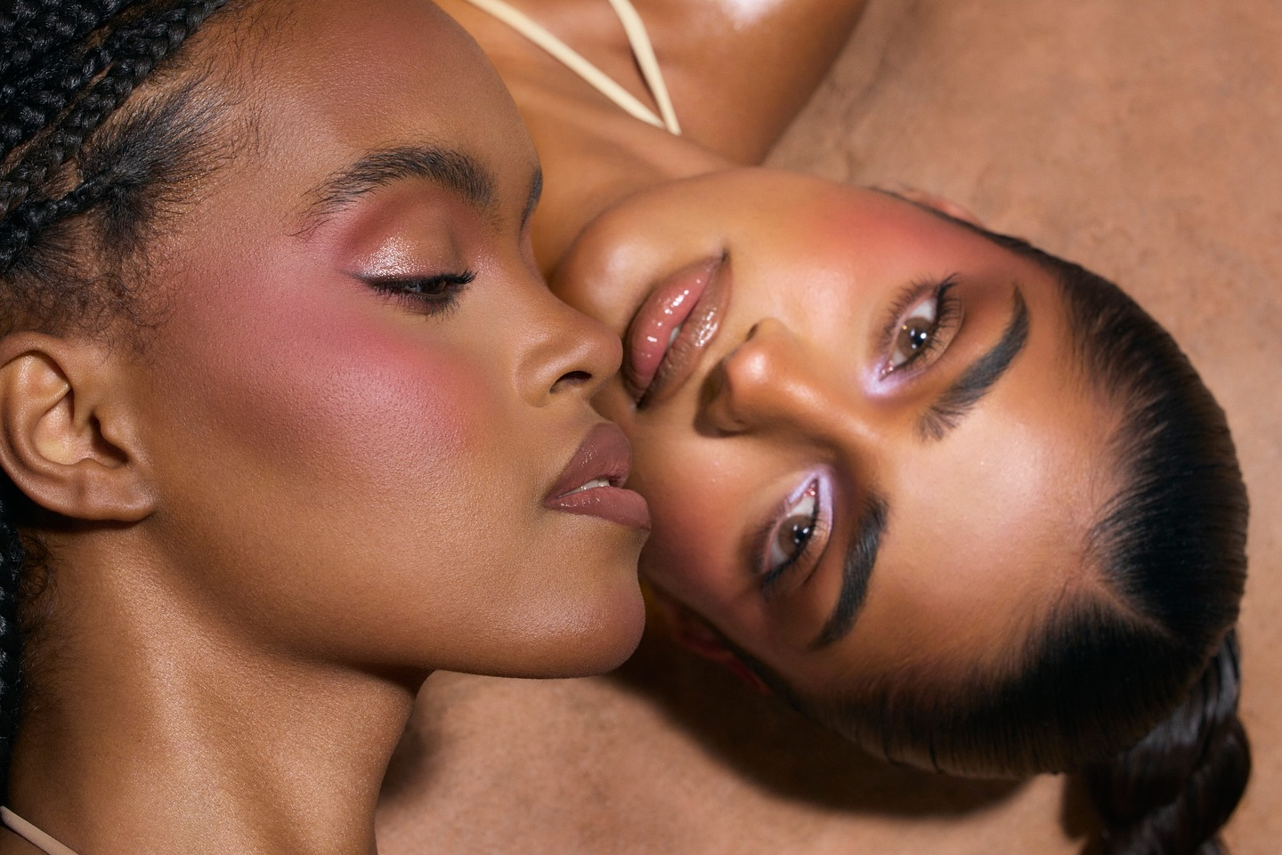 R.E.M. BEAUTY - HYPERNOVA SATIN MATTE BLUSH