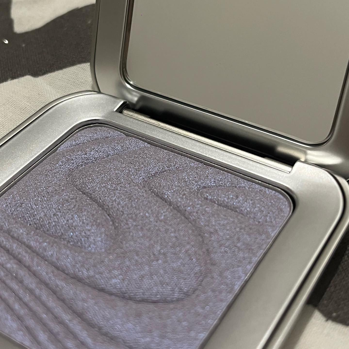 R.E.M. BEAUTY - INTERSTELLAR HIGHLIGHTER TOPPER