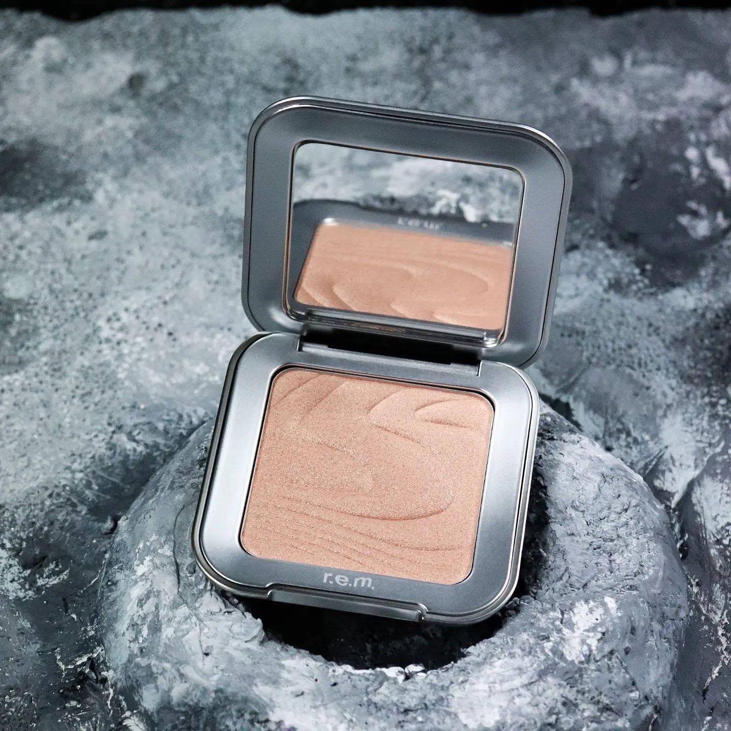 R.E.M. BEAUTY - INTERSTELLAR HIGHLIGHTER TOPPER