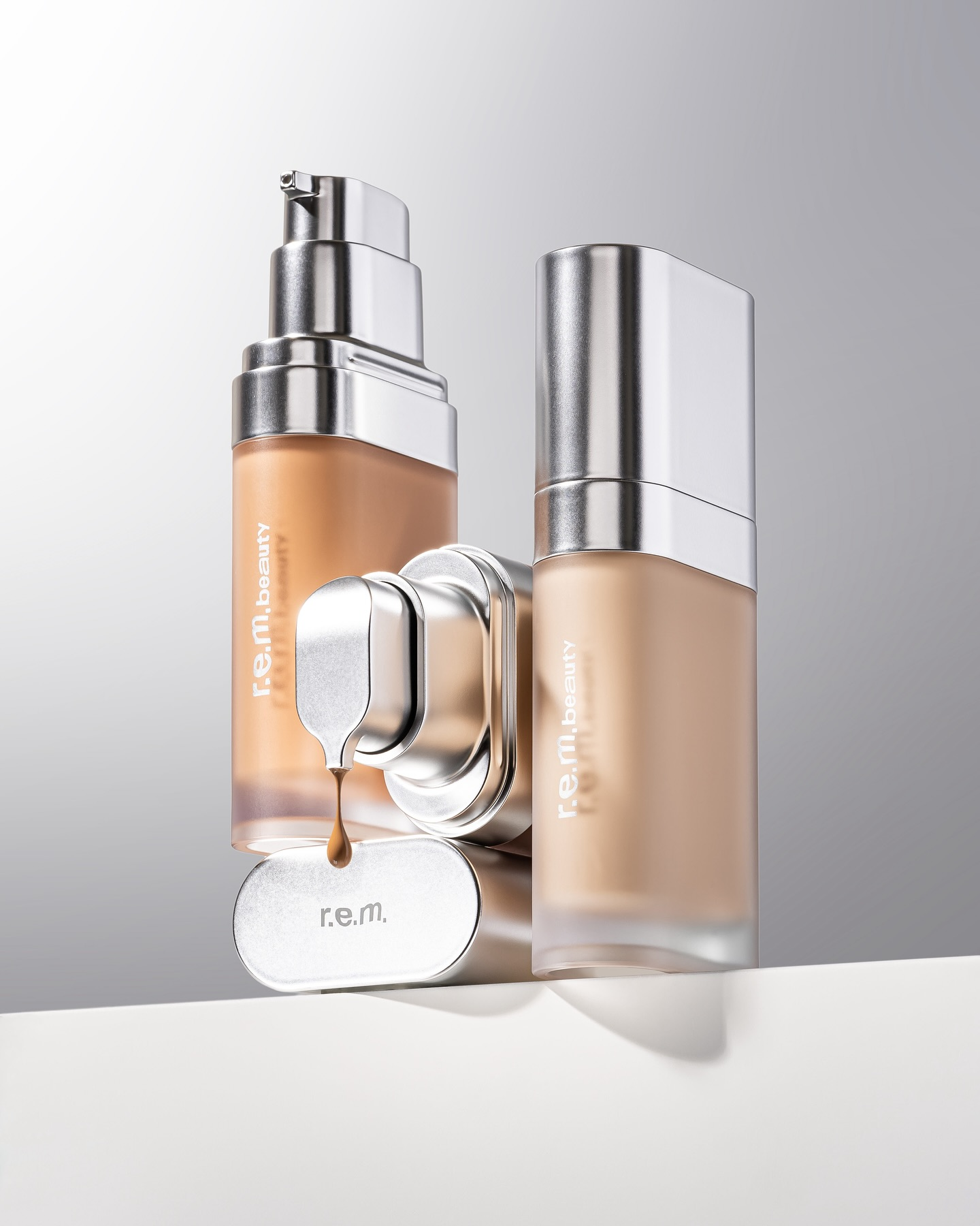 R.E.M. BEAUTY - SWEETENER FOUNDATION