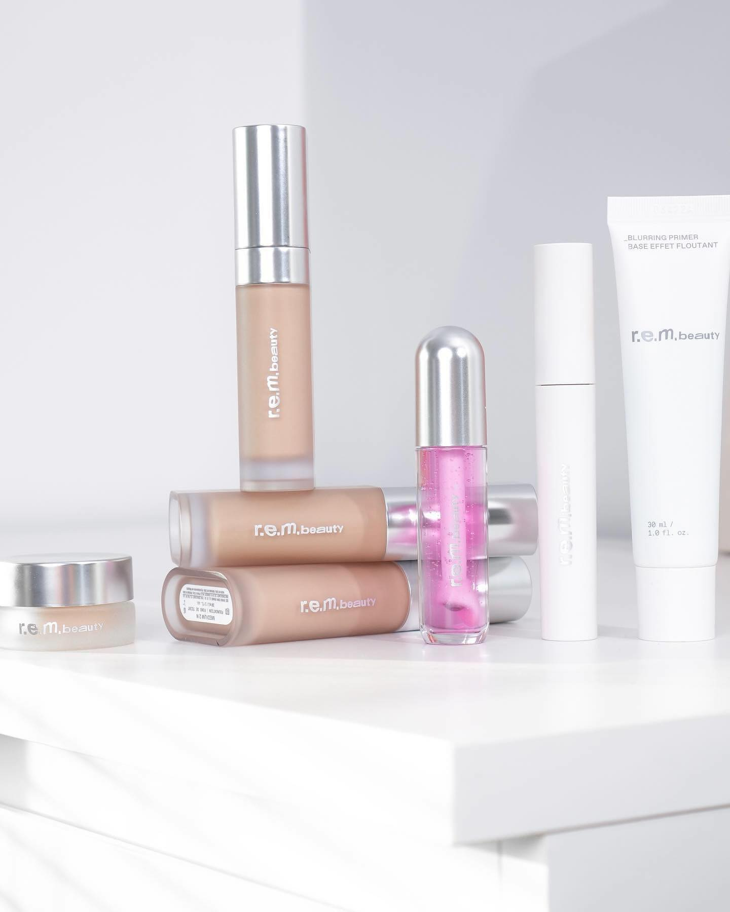 R.E.M. BEAUTY - SWEETENER FOUNDATION