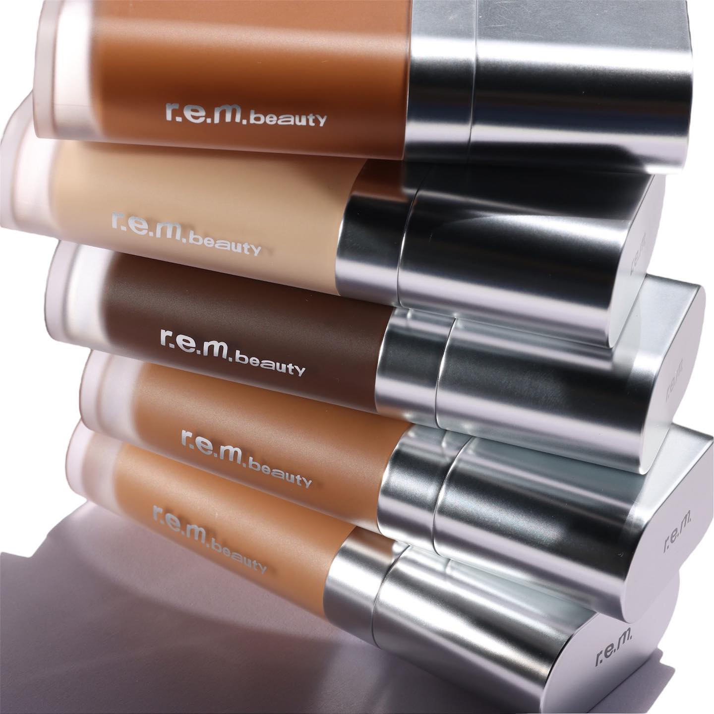 R.E.M. BEAUTY - SWEETENER FOUNDATION