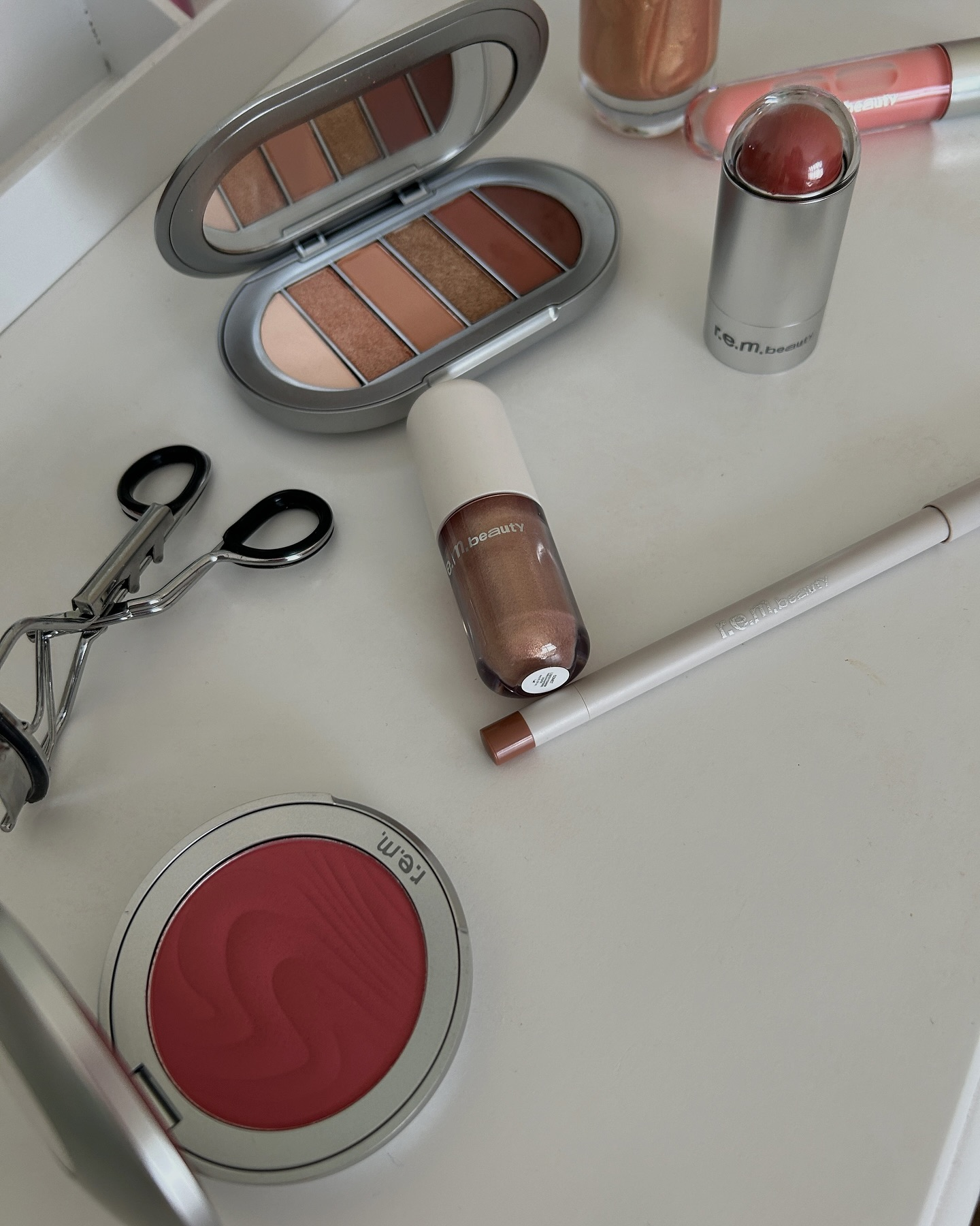 R.E.M. BEAUTY - MIDNIGHT SHADOWS MULTI-USE EYE STICK