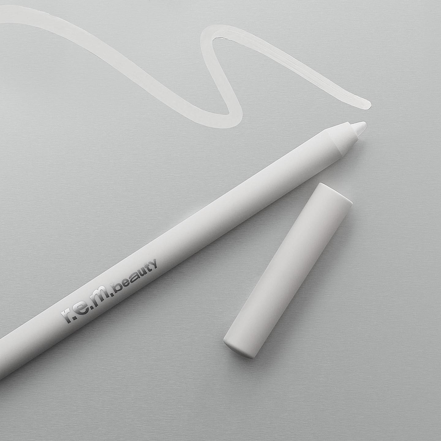R.E.M. BEAUTY - AT THE BORDERLINE KOHL EYELINER PENCIL