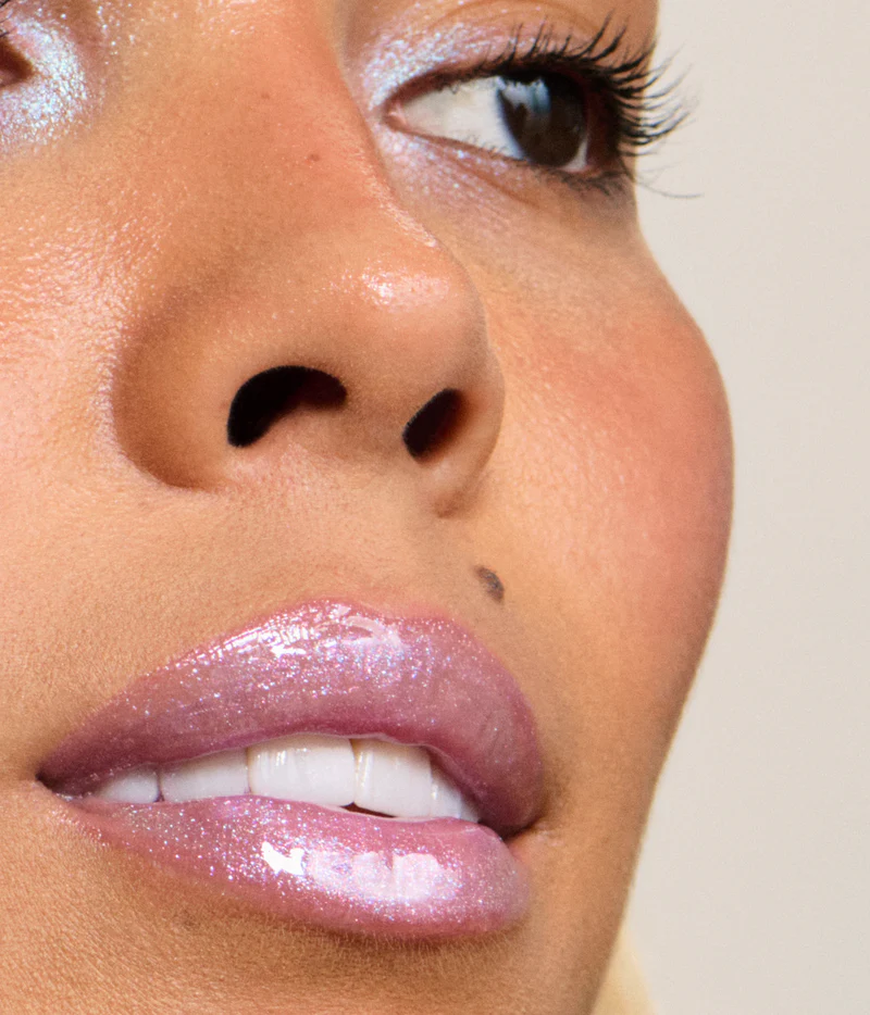 R.E.M. BEAUTY - ON YOUR COLLAR PLUMPING LIP GLOSS