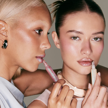 R.E.M. BEAUTY - ON YOUR COLLAR PLUMPING LIP GLOSS