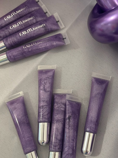 R.E.M. BEAUTY - ON YOUR COLLAR PLUMPING LIP GLOSS