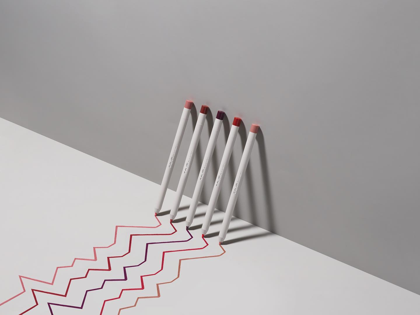 R.E.M. BEAUTY - AT THE BORDERLINE LIP LINER PENCIL