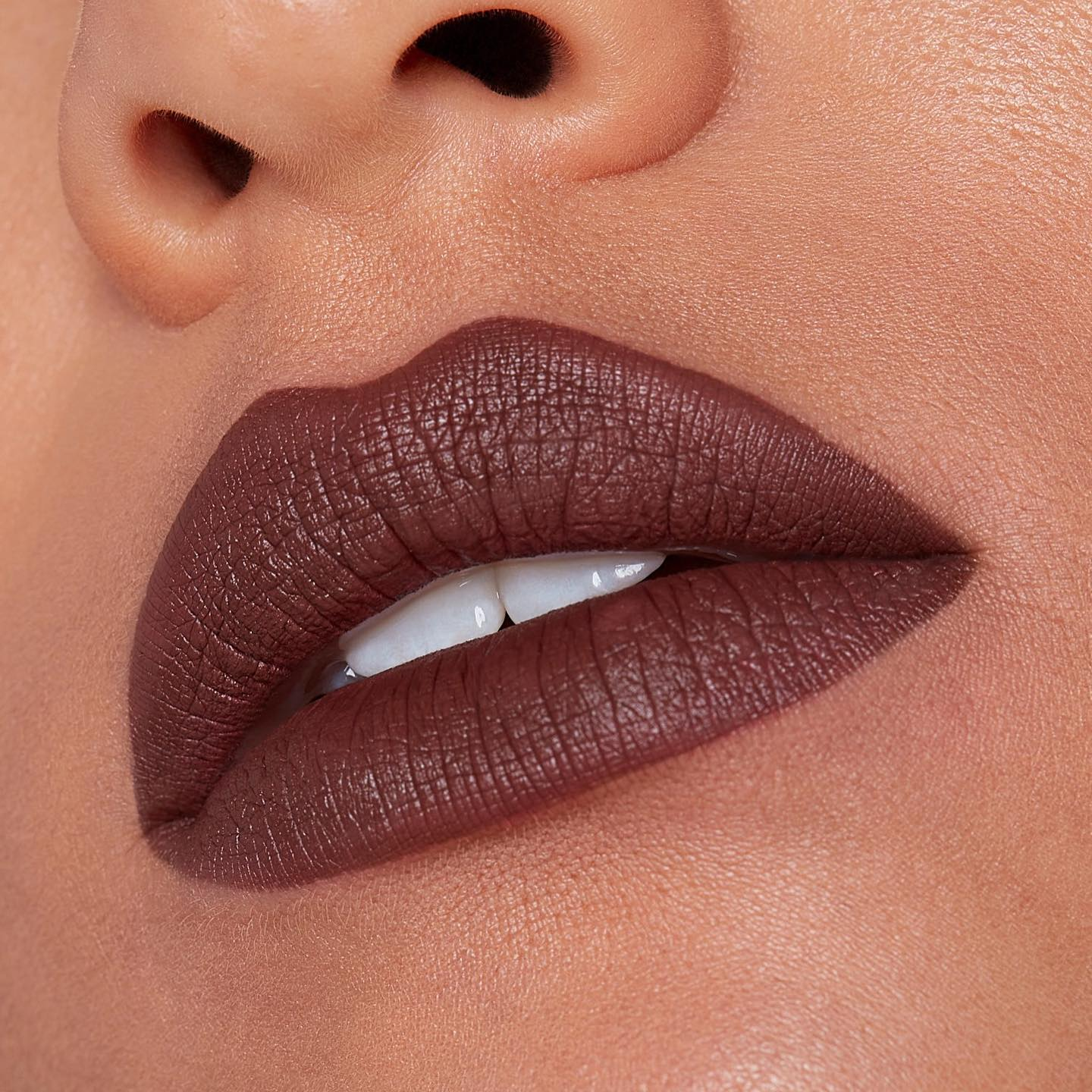 R.E.M. BEAUTY - ON YOUR COLLAR LIQUID LIPSTICK